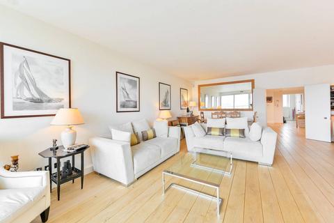 Chelsea Crescent, Chelsea Harbour... 2 bed flat for sale