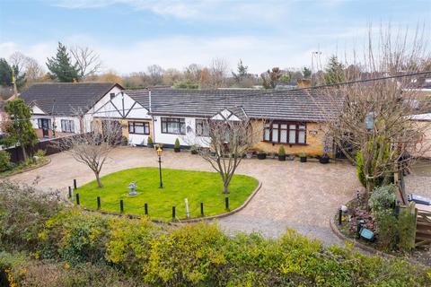 Vera Road, Billericay CM11 4 bed detached bungalow for sale