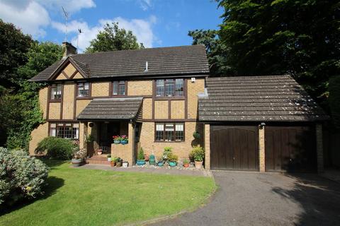 BEECH HOLT, LEATHERHEAD, KT22 4 bed detached house for sale