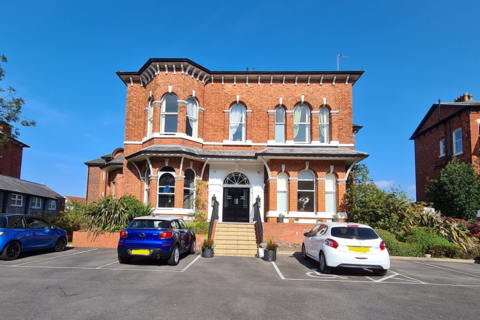 Park Crescent, Southport, PR9 9LJ 2 bed apartment for sale