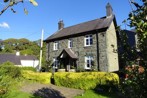 Abergwyngregyn LL33 2 bed detached house for sale
