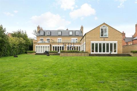 6 bedroom detached house for sale