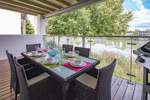 88 Howells Mere, The Lower Mill... 3 bed flat for sale
