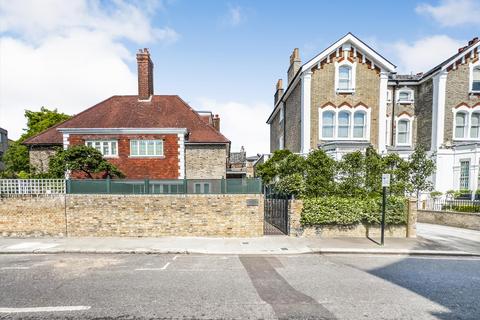Fernshaw Close, Fernshaw Road... 3 bed semi