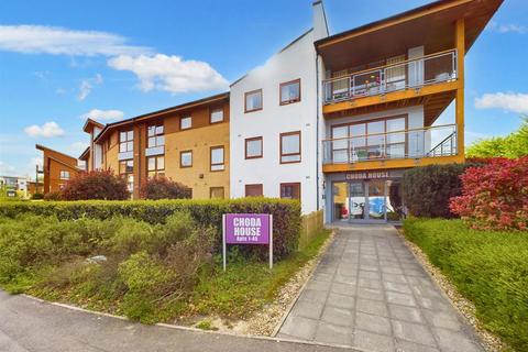 Commonwealth Drive, Three Bridges RH10 2 bed flat for sale