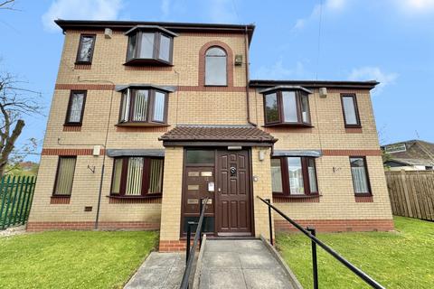 9 Station Court, LS15 2 bed flat for sale