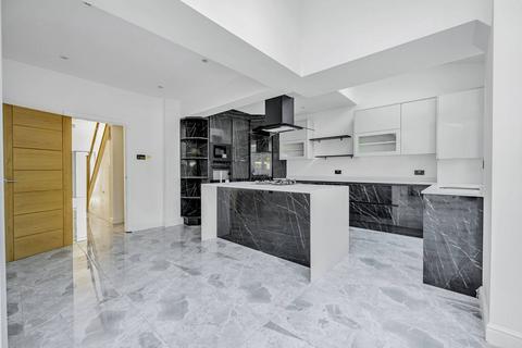 Blairderry Road, Streatham Hill... 6 bed semi