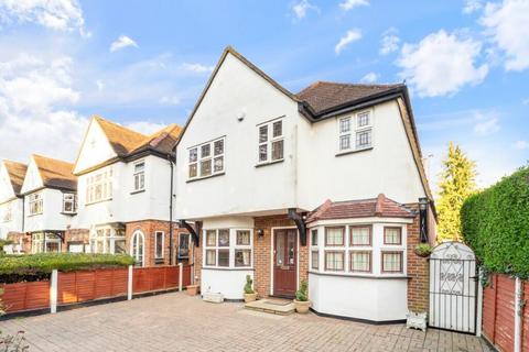 St. Lawrence Drive, Pinner HA5 4 bed detached house for sale