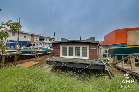 1 bedroom houseboat for sale