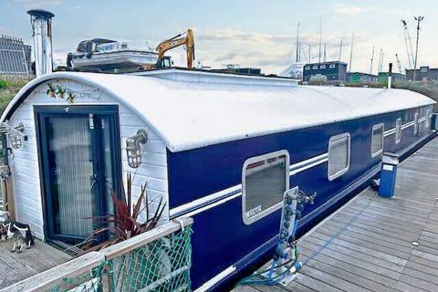 Vicarage Lane, Hoo ME3 2 bed houseboat for sale