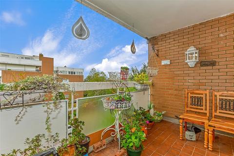 The Bowls, Chigwell, Essex 2 bed flat for sale