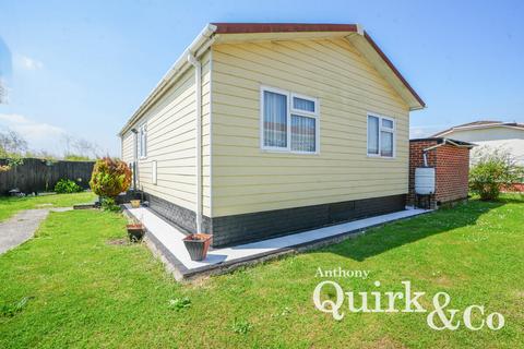 Kings Park, Canvey Island, SS8 2 bed park home for sale