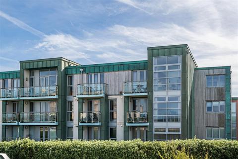 Headland Road, Newquay TR7 2 bed apartment for sale