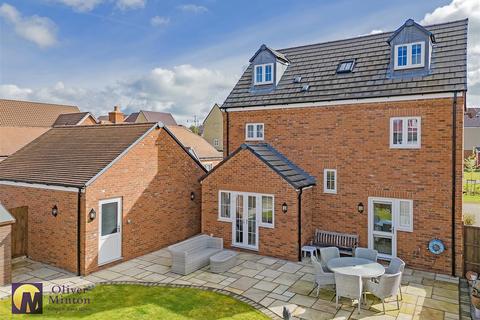 Dray Gardens, Buntingford 5 bed detached house for sale