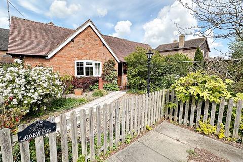Monks Way, Peopleton 2 bed bungalow for sale