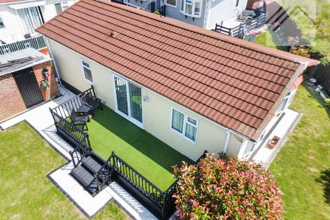 Kings Park, Creek Road, Canvey Island 2 bed park home for sale