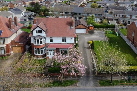 Daisy Road, Brighouse, HD6 6 bed detached house for sale