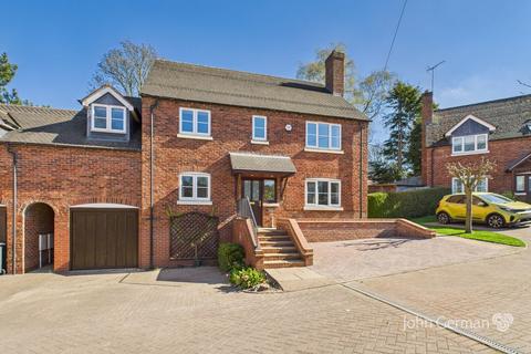 4 bedroom link detached house for sale