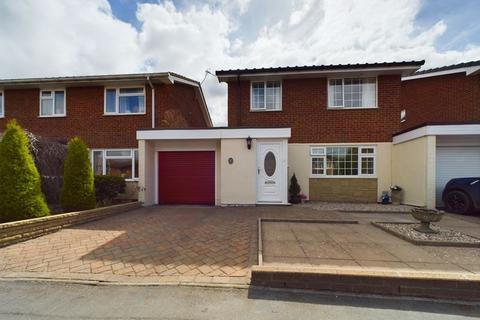 3 bedroom link detached house for sale