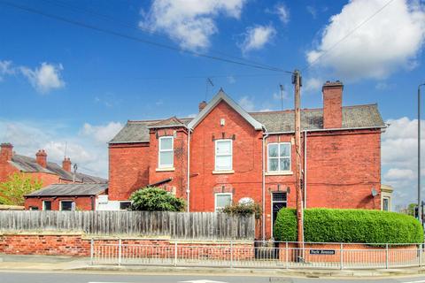 4 bedroom end of terrace house for sale