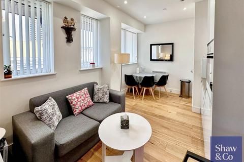 Douglas Road, Hounslow TW3 Studio for sale
