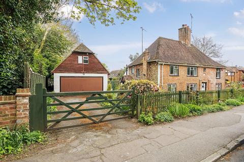 The Street, Kennington, Ashford TN24 5 bed semi