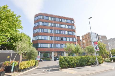 20 Upperton Road, Eastbourne 2 bed flat for sale