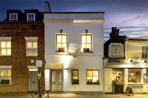 Battersea High Street, London, SW11 3 bed terraced house for sale
