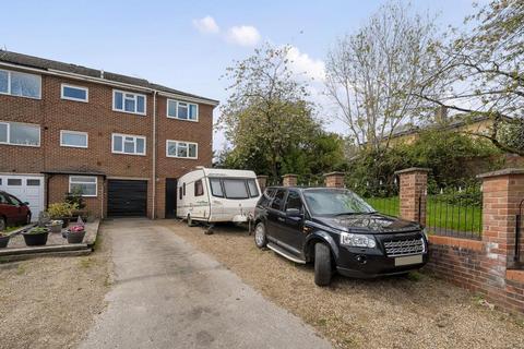 4 bedroom end of terrace house for sale