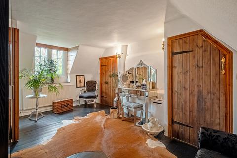 Manor Lane Shrivenham, Oxfordshire... 2 bed cottage for sale