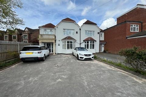 5 bedroom semi-detached house for sale