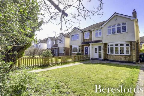 Brentwood Road, Ingrave, CM13 3 bed semi