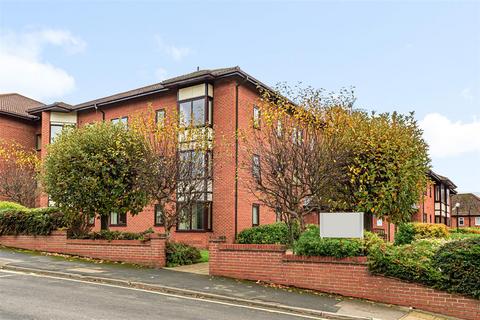 28 Princess Court, Princess Road... 2 bed apartment for sale