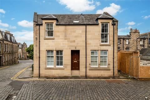 2 bedroom mews for sale