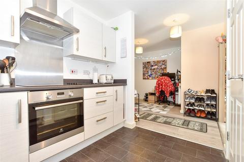 Longley Road, Chichester, West Sussex 2 bed ground floor maisonette for sale