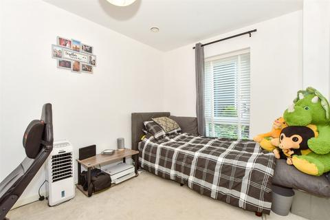 Longley Road, Chichester, West Sussex 2 bed ground floor maisonette for sale