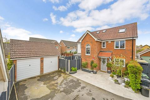 Acorn Close, Kingsnorth, Ashford, TN23 5 bed detached house for sale