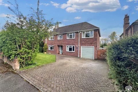 Castle Grove, Berkshire RG14 4 bed detached house for sale