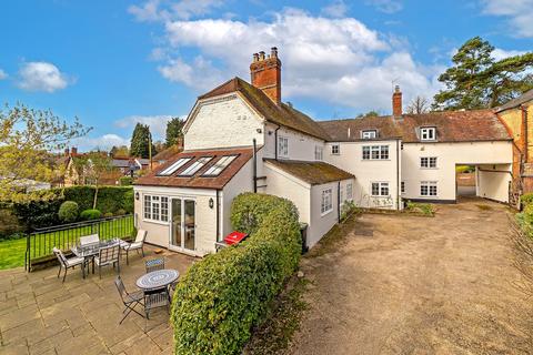 Church Street, Milton Keynes MK17 6 bed link detached house for sale