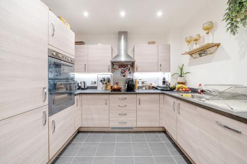 8 Thornbury Way London E17 2 bed ground floor flat for sale