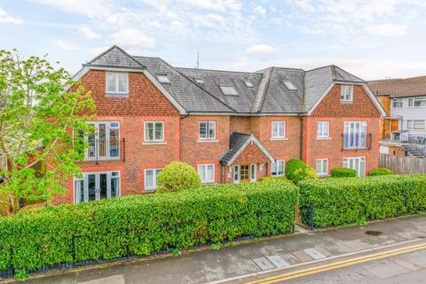 Corrie Road, Addlestone. 2 bed apartment for sale