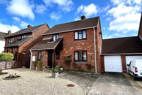 Elizabeth Way, Chard, Somerset TA20 3 bed link detached house for sale