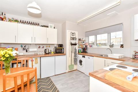 Park Parade, Havant, Hampshire 3 bed maisonette for sale