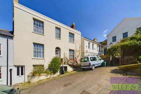 6 bedroom terraced house for sale