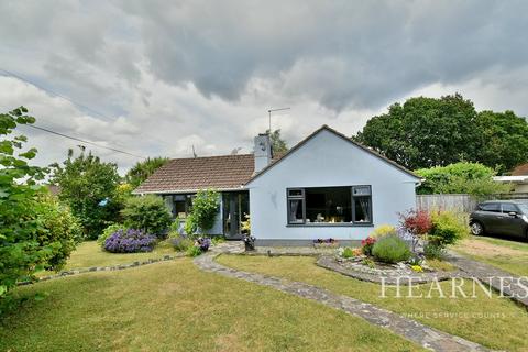 Larks Close, Ferndown, BH22 3 bed detached bungalow for sale