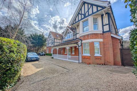 Fourth Avenue, Frinton on Sea CO13 2 bed apartment for sale