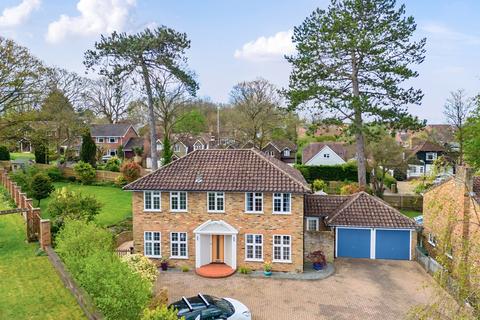 Curtis Road, Alton, Hampshire, GU34 4 bed detached house for sale