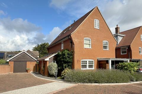Abbots Brook, Lymington SO41 4 bed detached house for sale