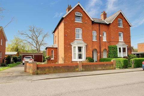 5 bedroom semi-detached house for sale