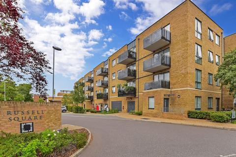 Russells Crescent, Horley, Surrey 2 bed apartment for sale